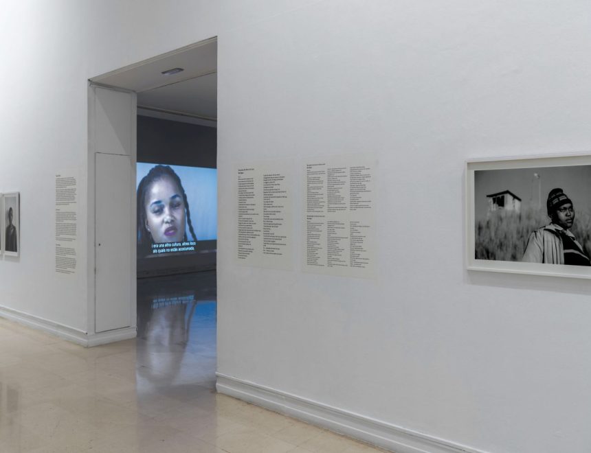 Vista exposició “Zanele Muholil", 2022