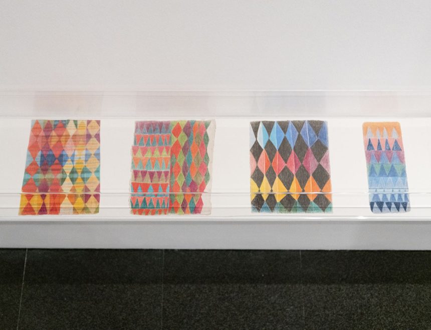 Vista de la exposición Teresa Lanceta. Tejer como código abierto (Weaving as open source)en el MACBA, 2022. © MACBA Museu d'Art Contemporani de Barcelona